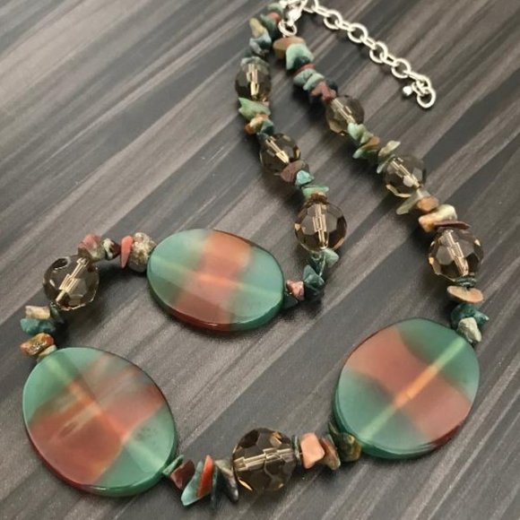 Green & Red Agate Bead Statement Necklace - Picture 6 of 6